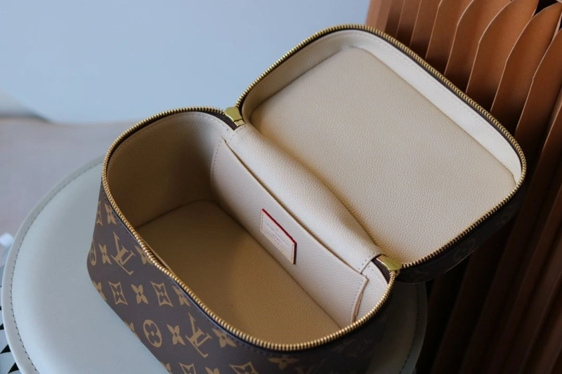 LV Cosmetic Bags 4233H-1582