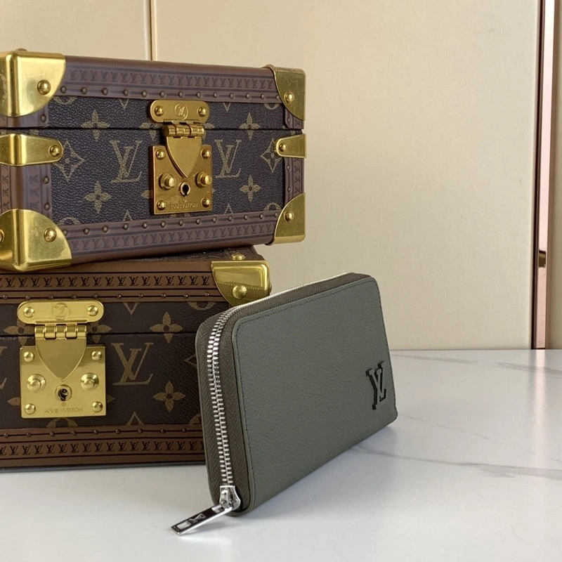 LV Wallets 4286A-0111