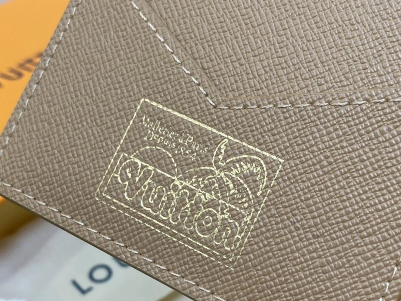 LV Wallets 4286G-0125