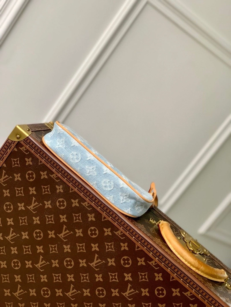 LV Backpacks 4286G-0136