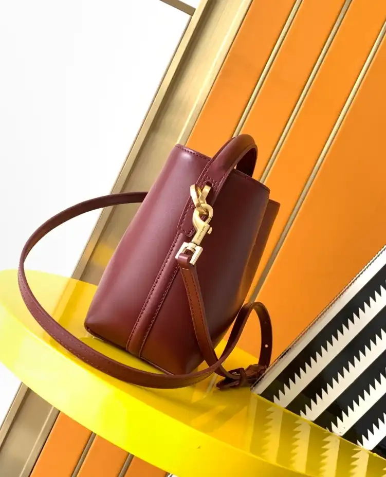 Gvc*1 bucket bags 4334b-0062