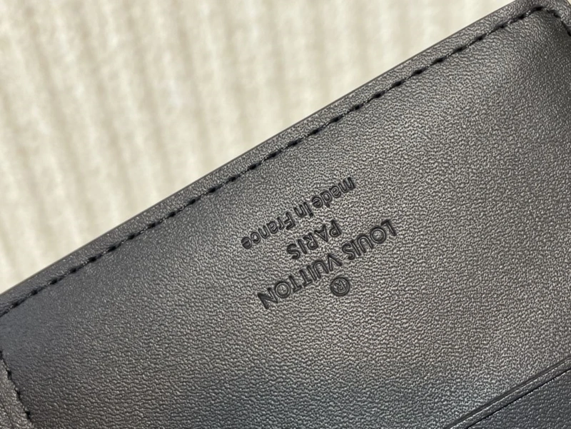 LV Wallets 4365H-0386