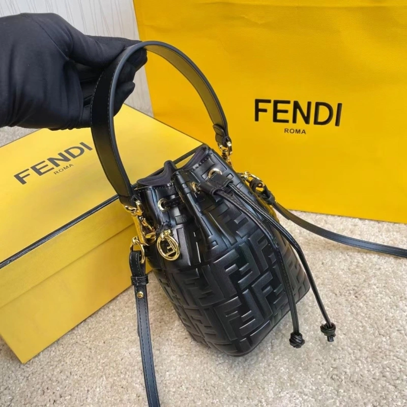 F**di bucket bags 4370-0022
