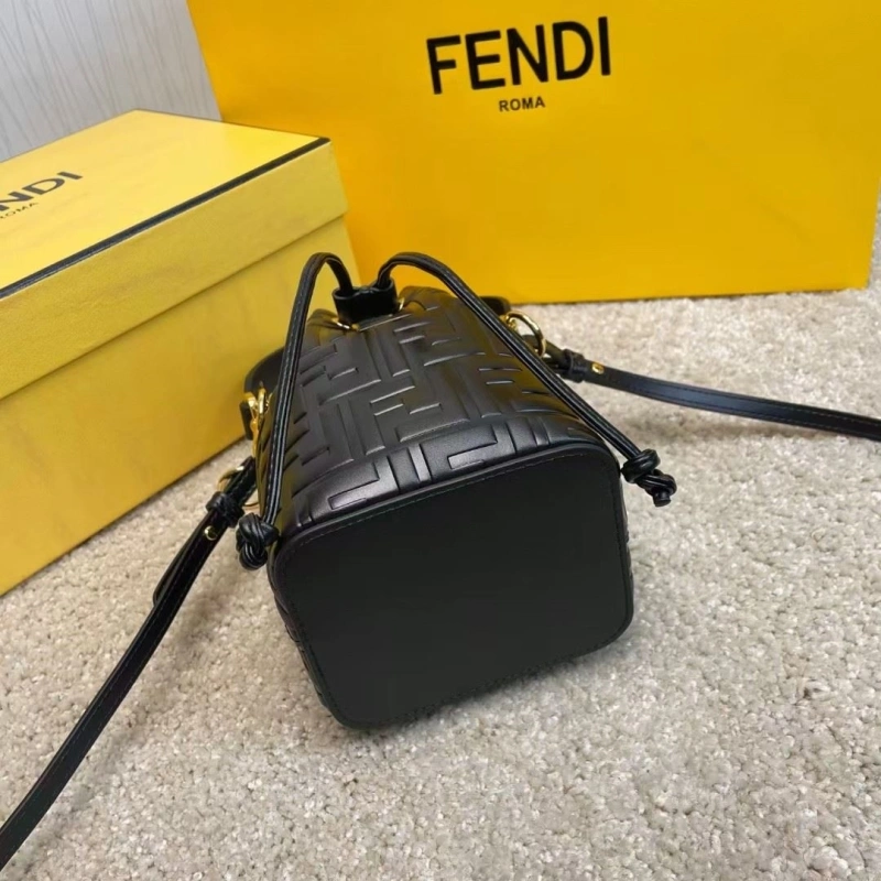 F**di bucket bags 4370-0022
