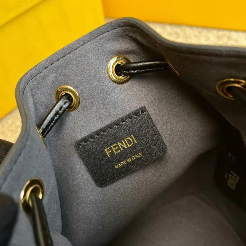F**di bucket bags 4370-0022