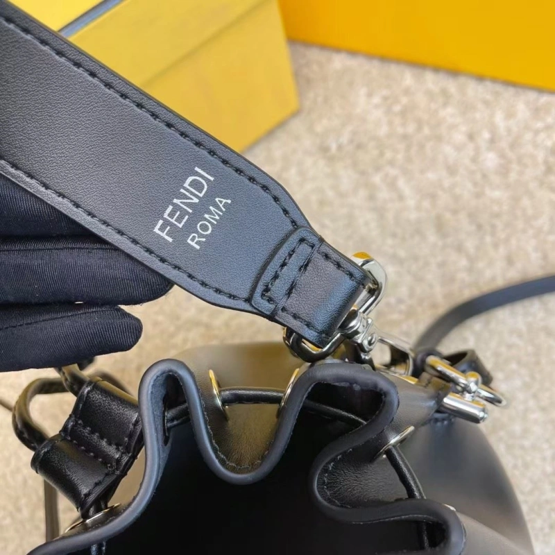 F**di bucket bags 4370-0023