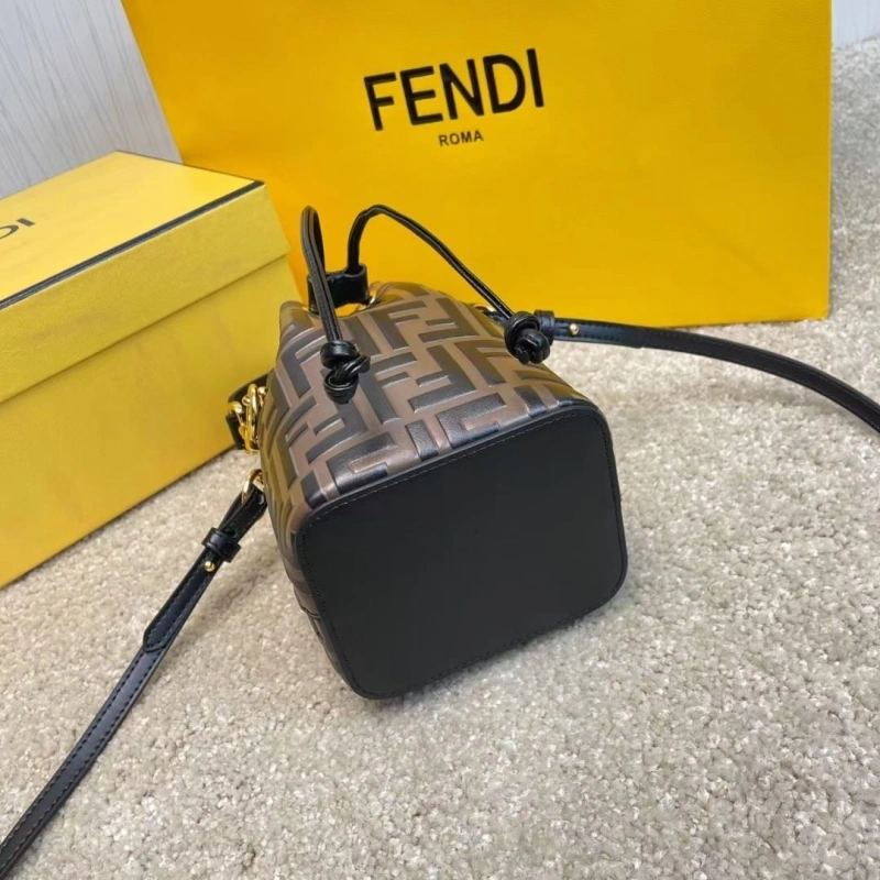 F**di bucket bags 4370-0025