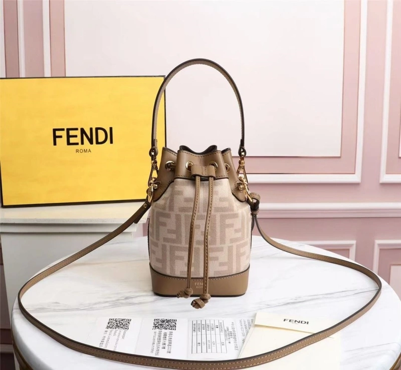 F**di bucket bags 4370-0026