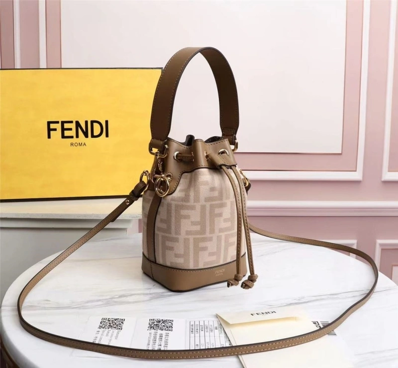 F**di bucket bags 4370-0026