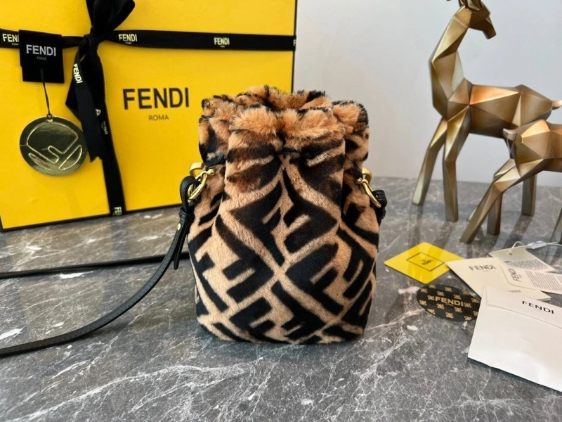 F**di bucket bags 4370-0036