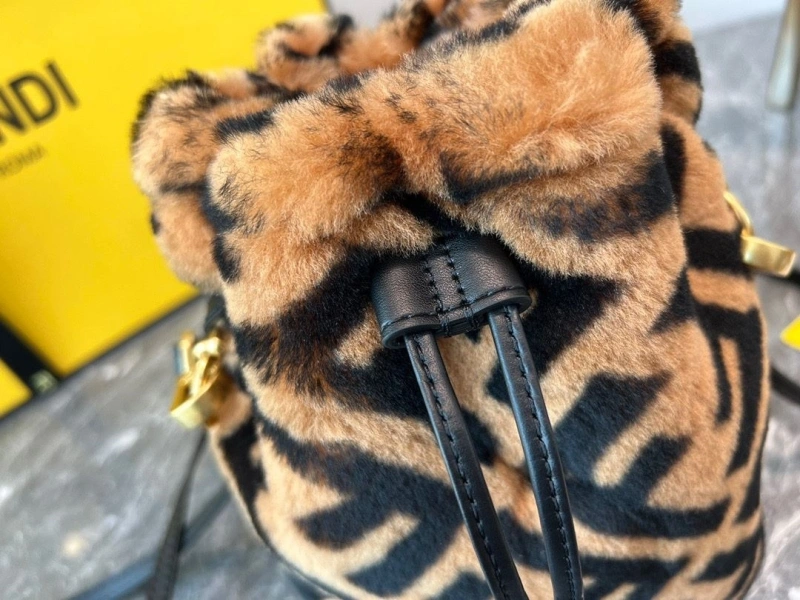 F**di bucket bags 4370-0036