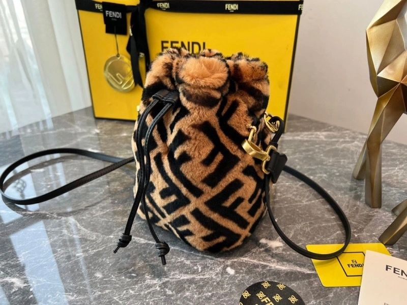 F**di bucket bags 4370-0036