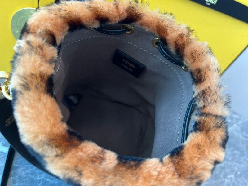 F**di bucket bags 4370-0036