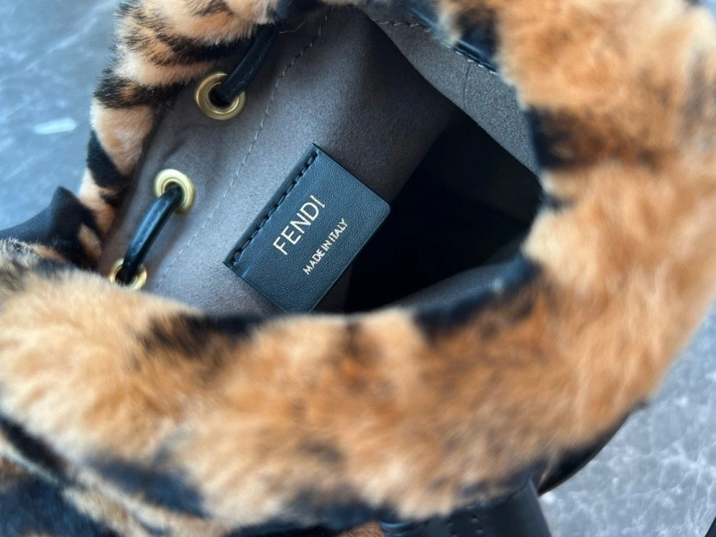F**di bucket bags 4370-0036
