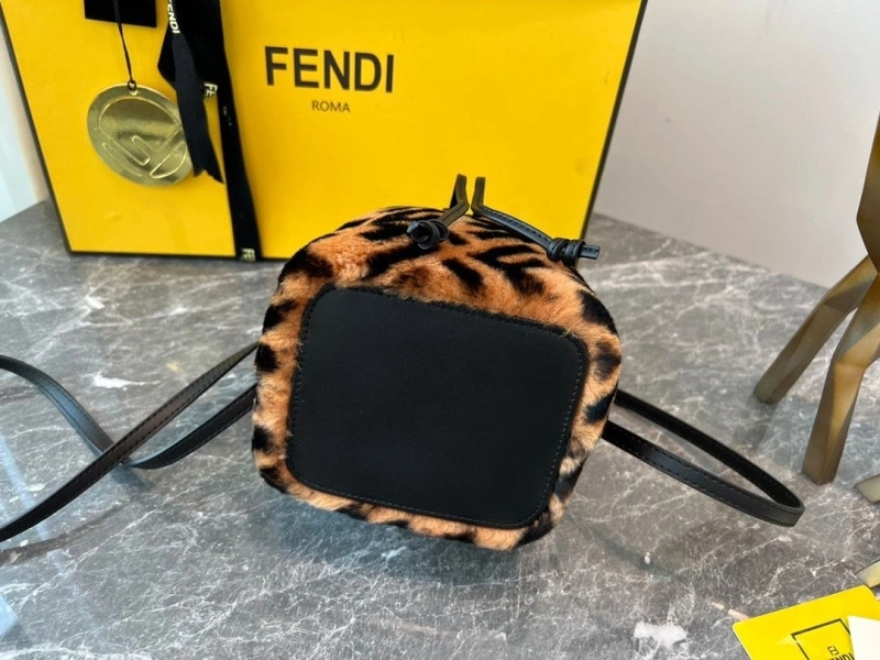 F**di bucket bags 4370-0036