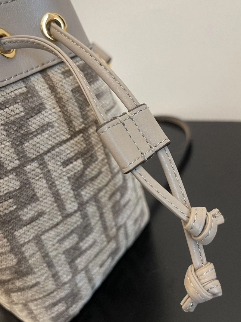 F**di bucket bags 4370-0088