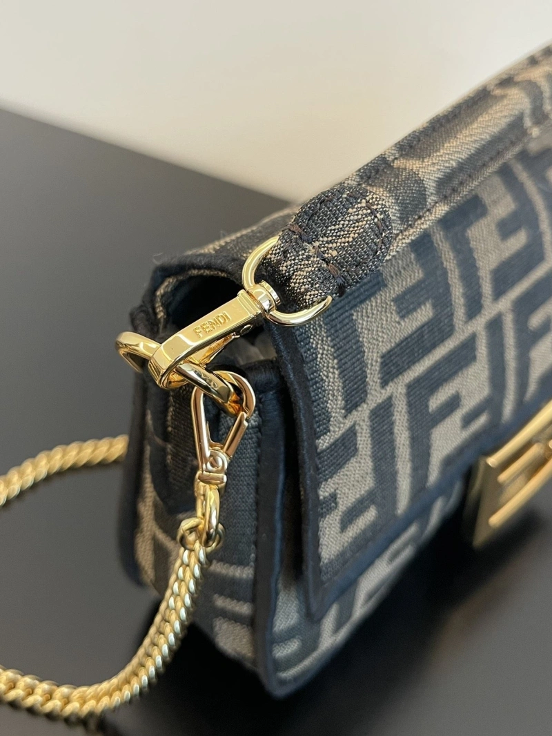 F**di baguette bags 4370-0104