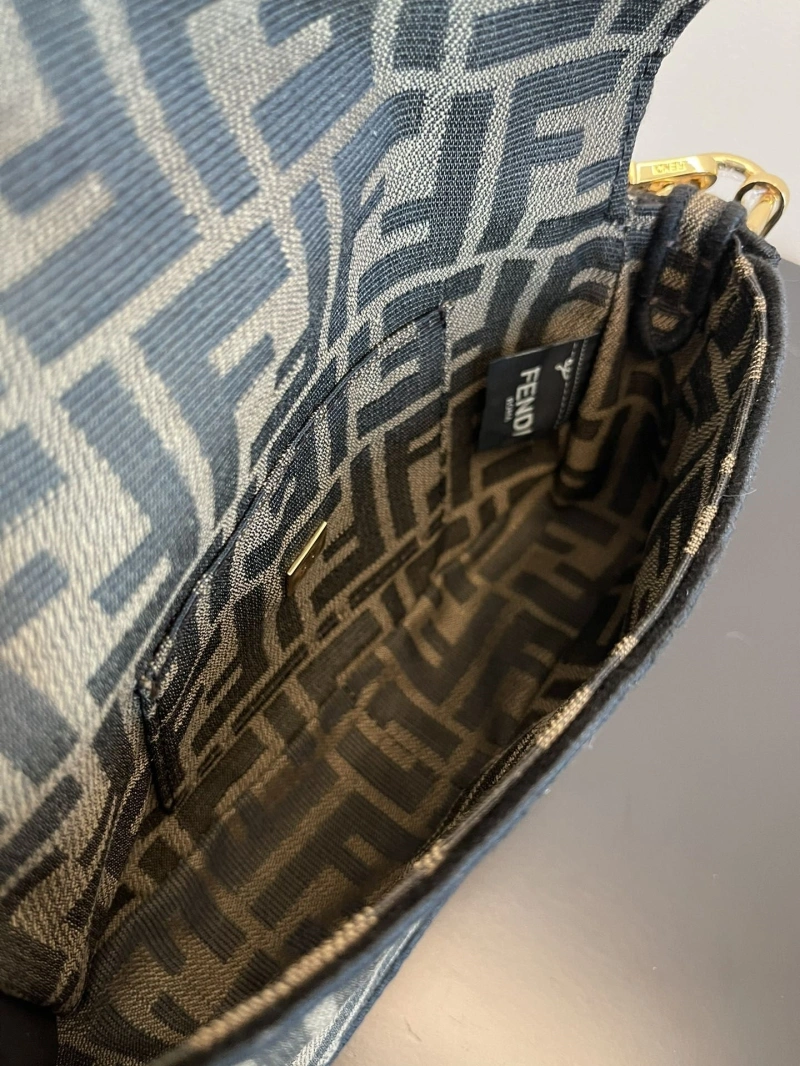 F**di baguette bags 4370-0104