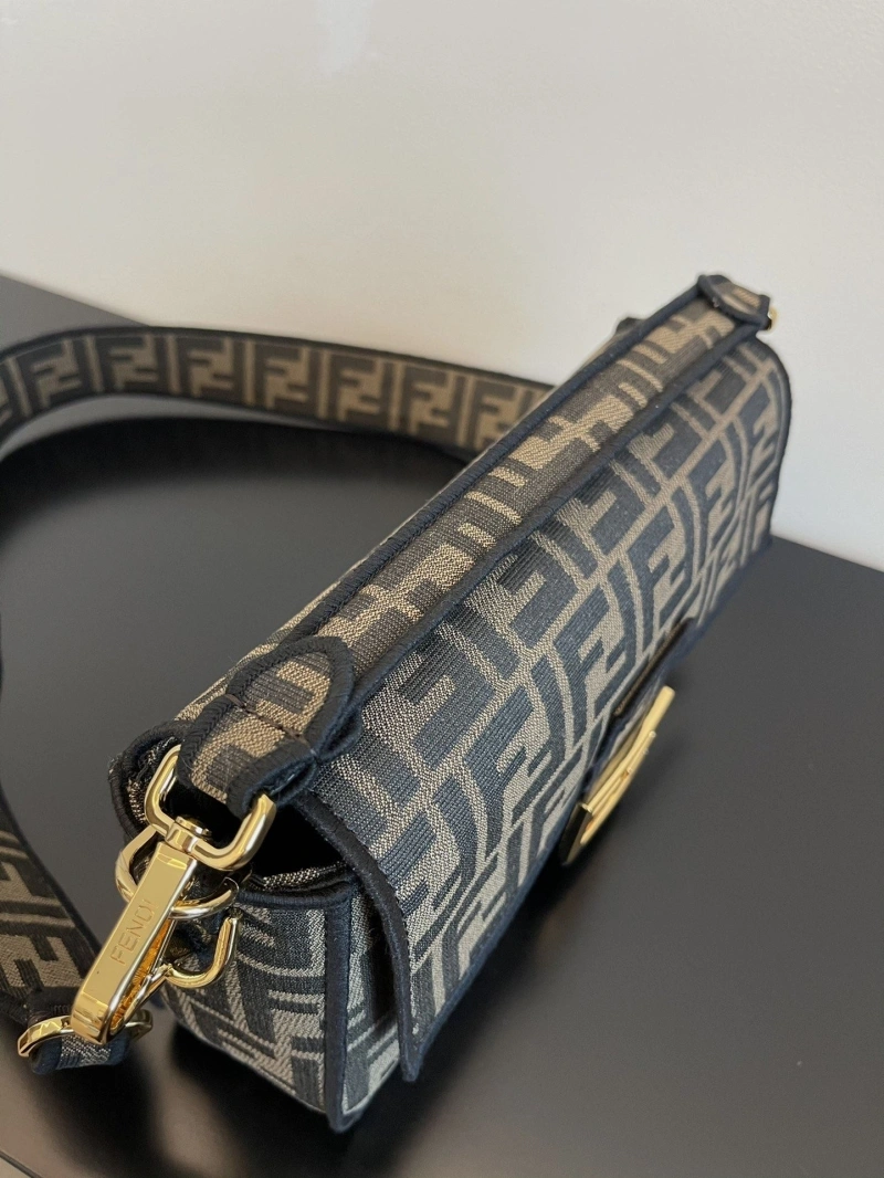 F**di baguette bags 4370-0105
