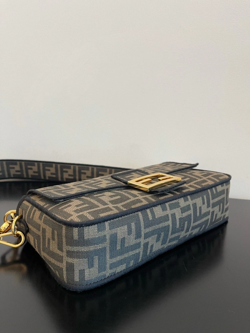 F**di baguette bags 4370-0105