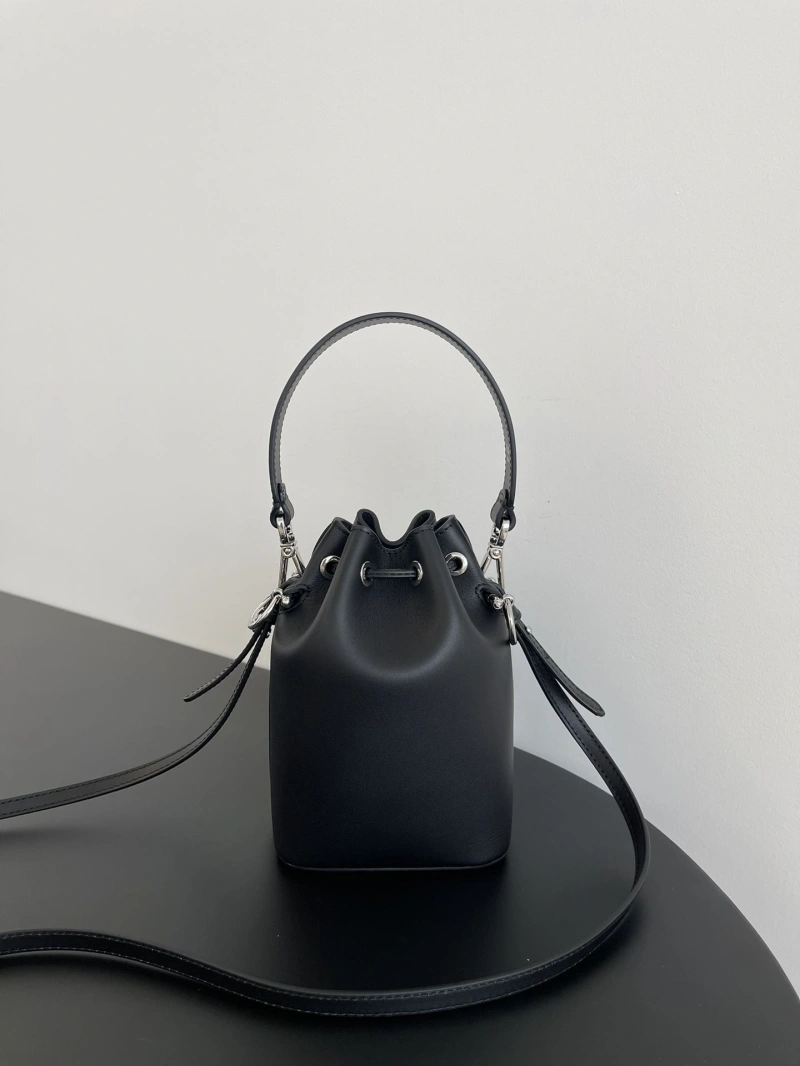 F**di bucket bags 4370-0123