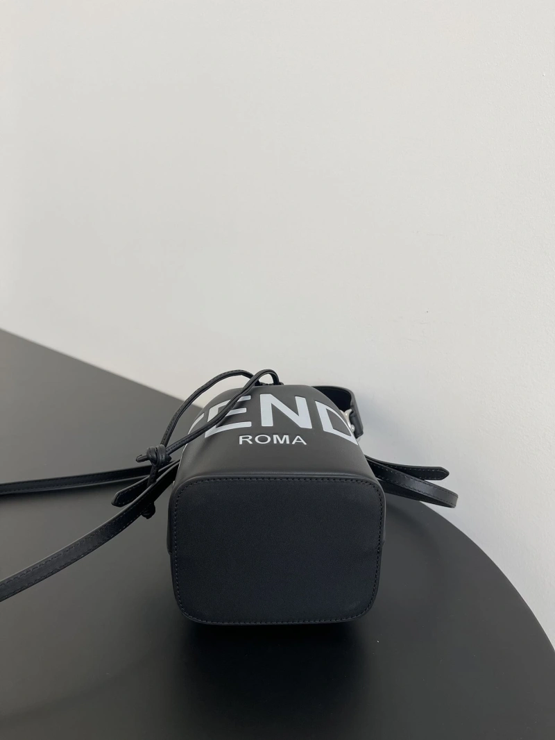 F**di bucket bags 4370-0123