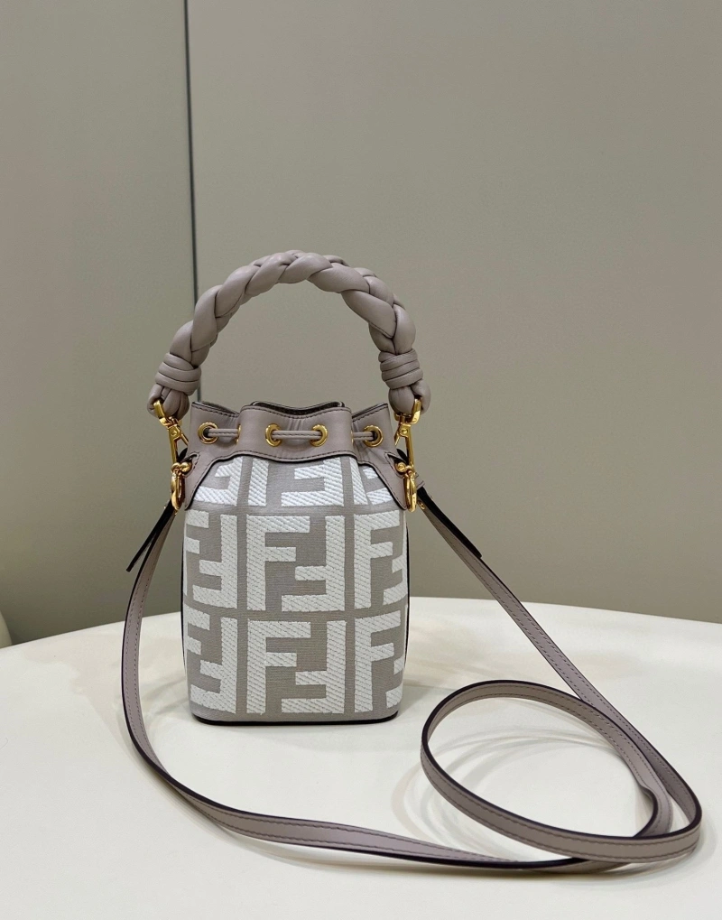 F**di bucket bags 4370-0310