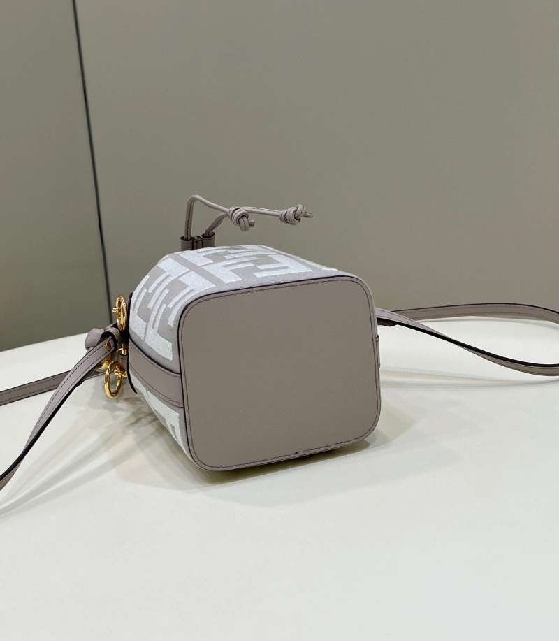 F**di bucket bags 4370-0310