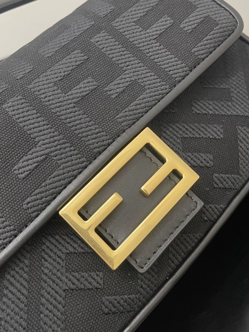 F**di baguette bags 4370-0327