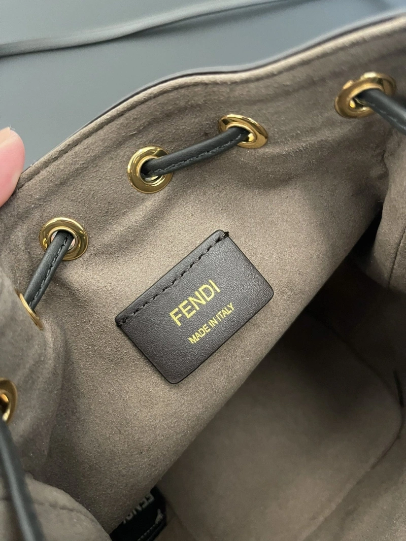 F**di bucket bags 4370-0329
