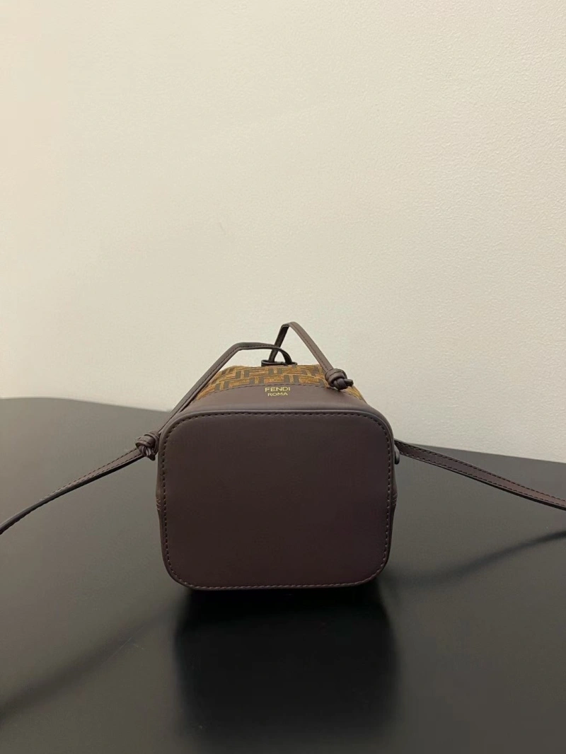 F**di bucket bags 4370-0358