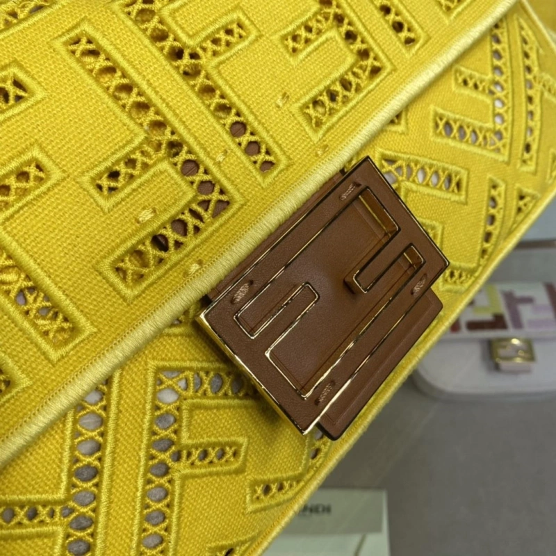 F**di baguette bags 4370-0366