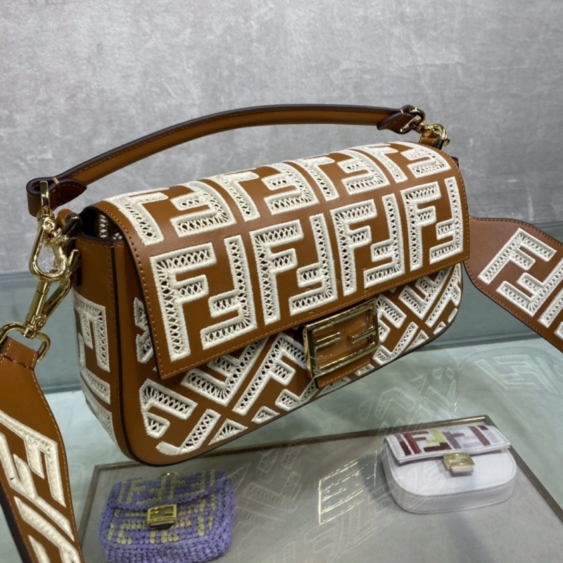F**di baguette bags 4370-0367