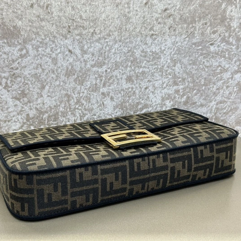 F**di baguette bags 4370-0383