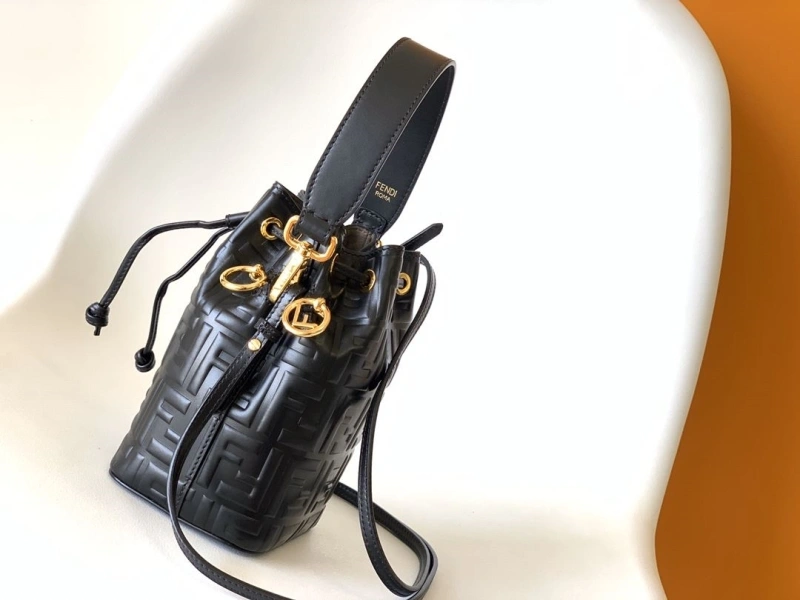 F**di bucket bags 4370-0386