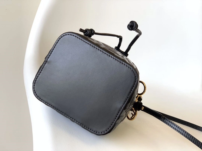 F**di bucket bags 4370-0386