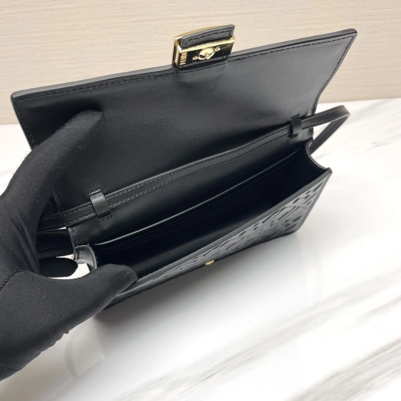 F**di baguette bags 4370-0392