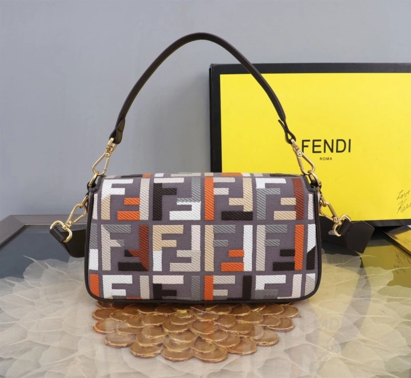 F**di baguette bags 4370-0395