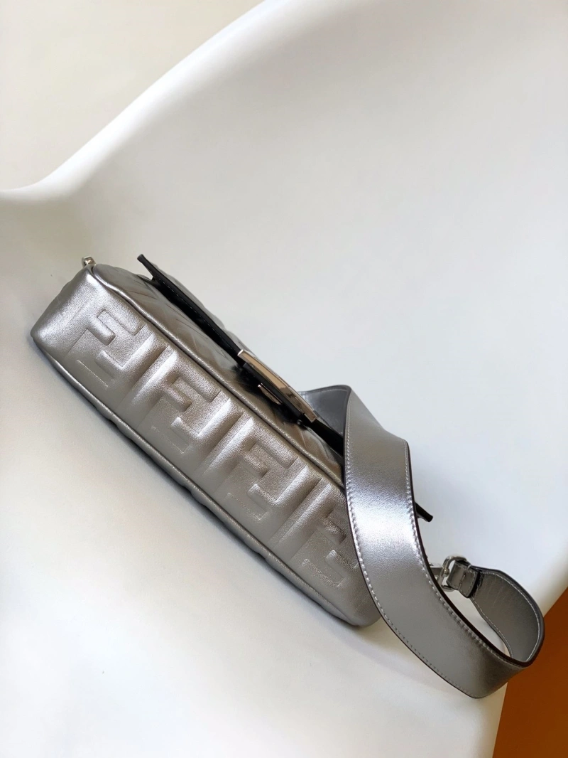 F**di baguette bags 4370-0411