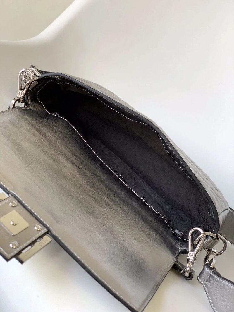 F**di baguette bags 4370-0411