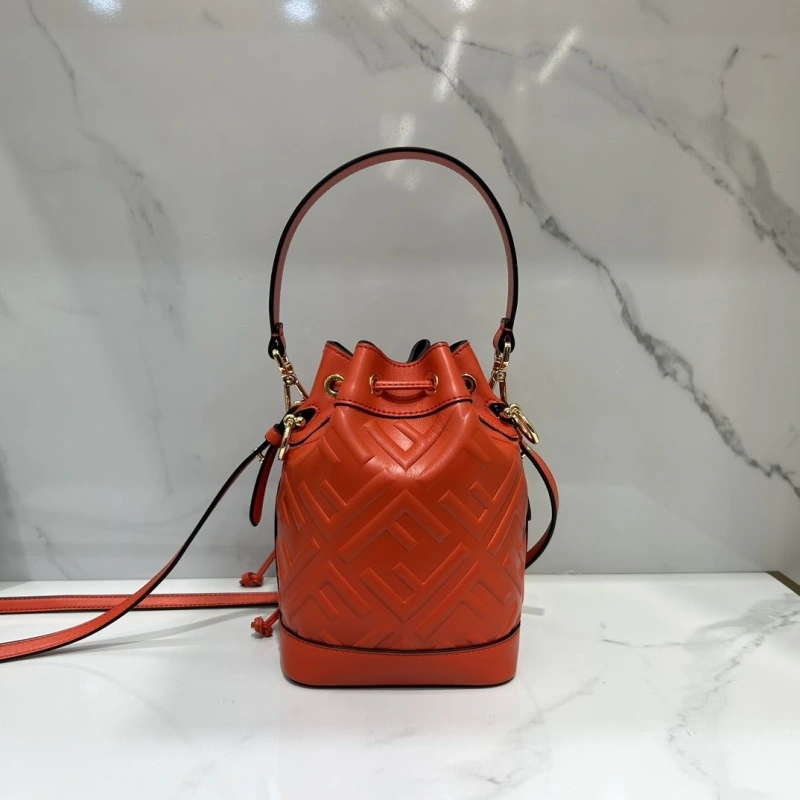 F**di bucket bags 4370-0568