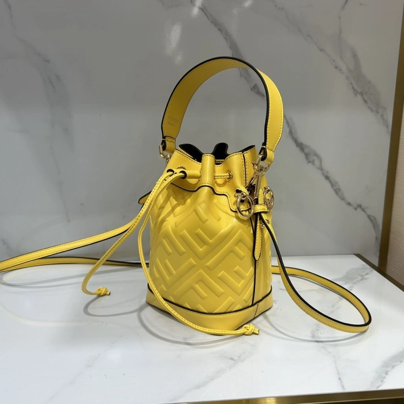 F**di bucket bags 4370-0571