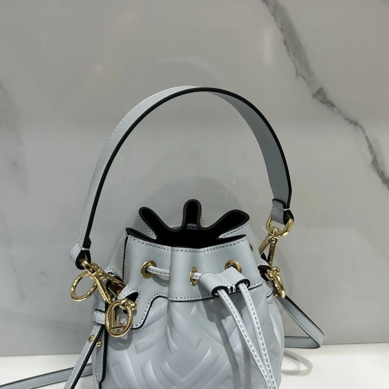 F**di bucket bags 4370-0572