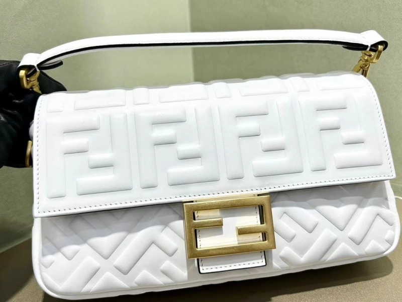 F**di baguette bags 4370-0586