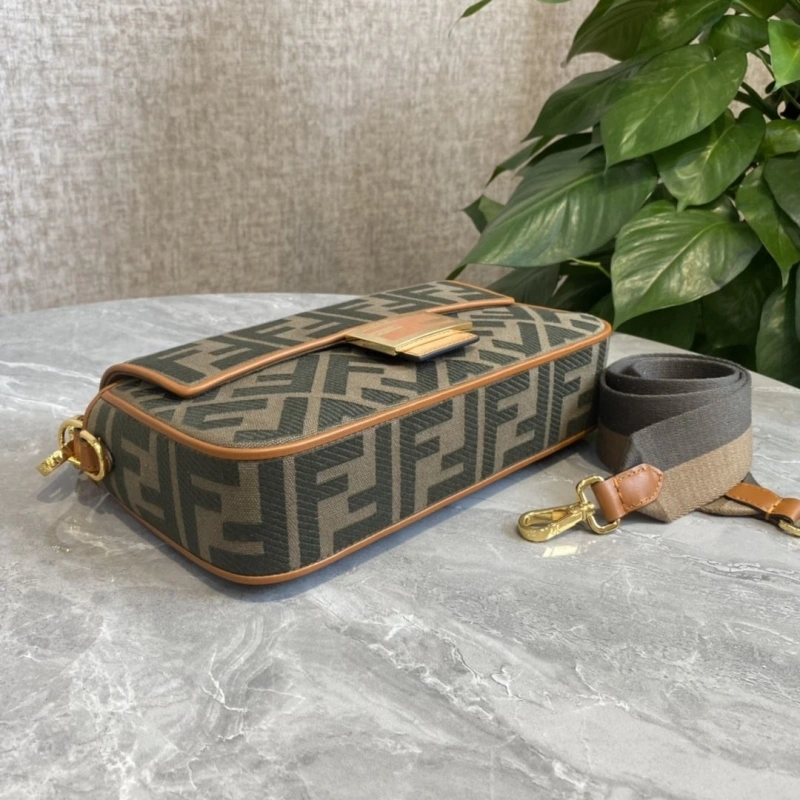 F**di baguette bags 4370-0641