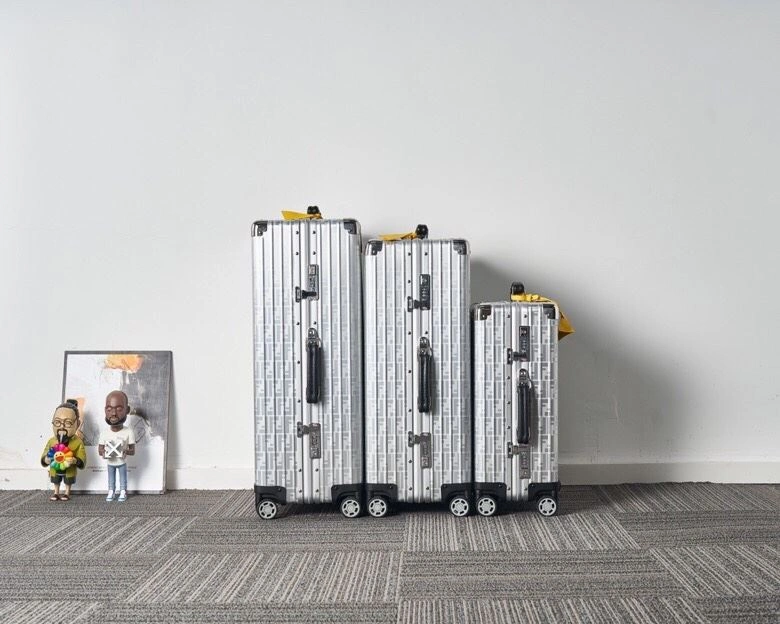 R1m0wa suitcase 4461-0131