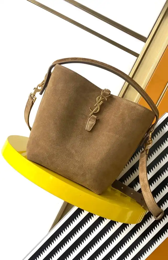Gvc*1 bucket bags 4837a-0037