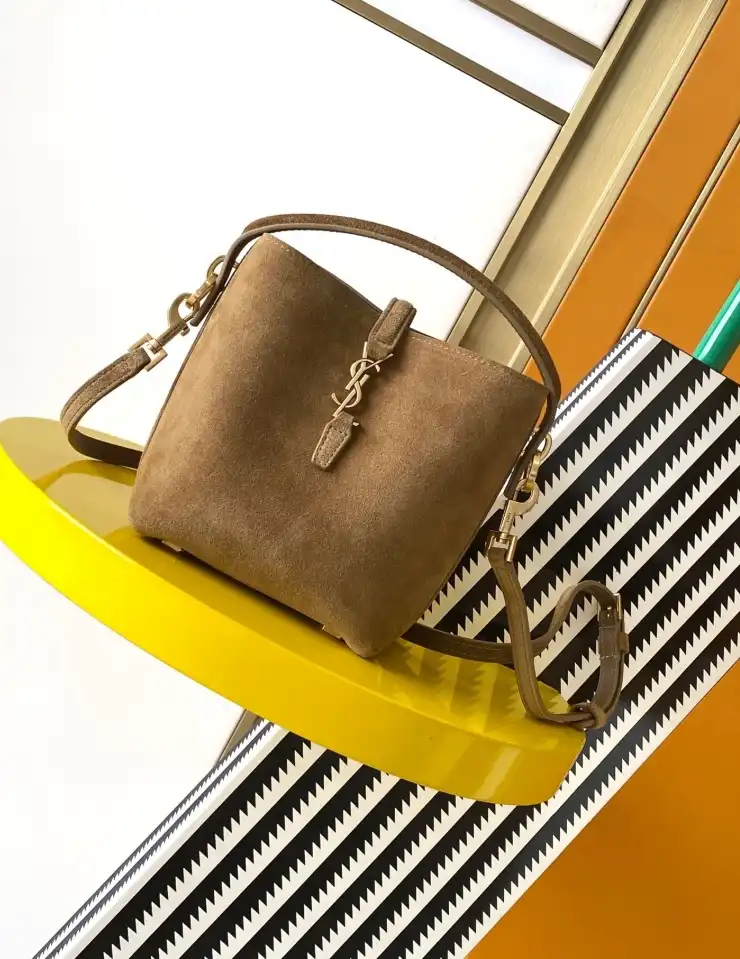 Gvc*1 bucket bags 4837a-0038