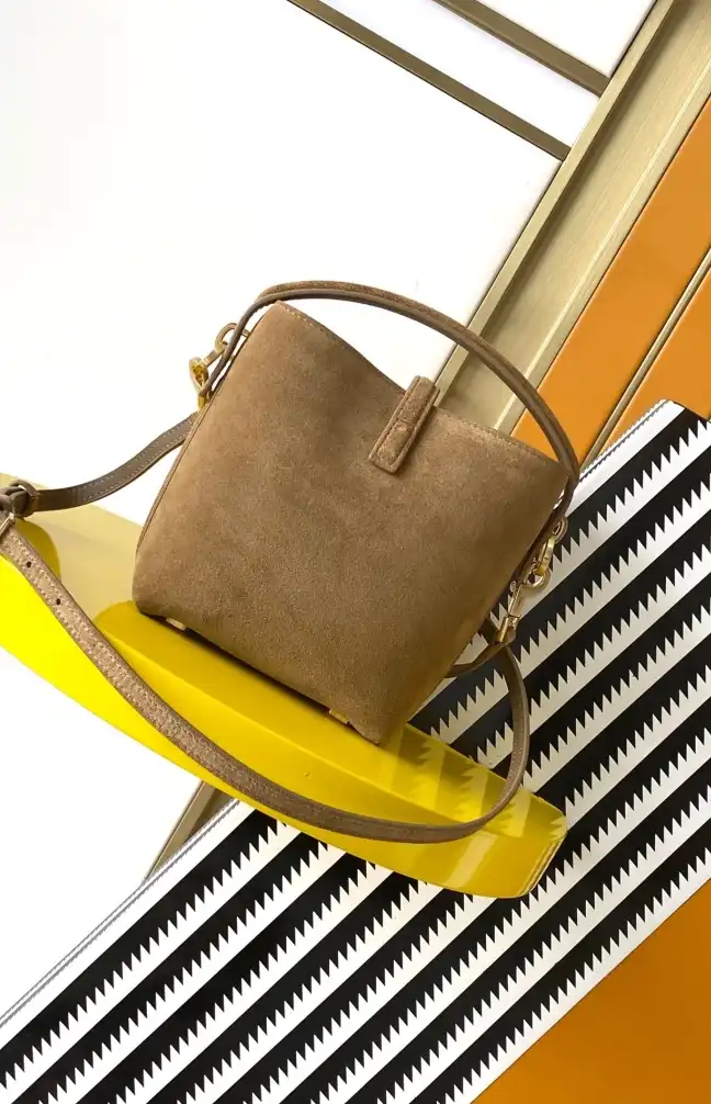 Gvc*1 bucket bags 4837a-0038